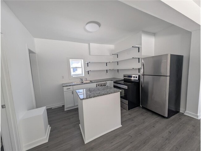 Building Photo - 302 E 48th St