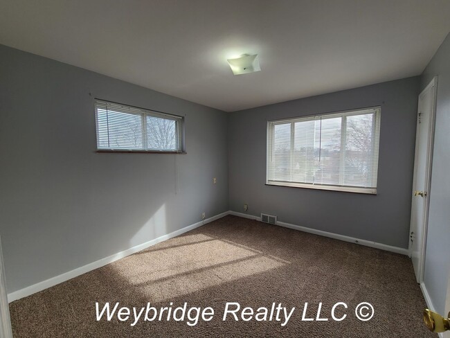 Building Photo - 2291 Townhill Rd