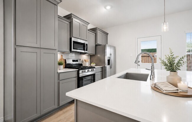 Building Photo - 8018 Fijian Cypress Dr
