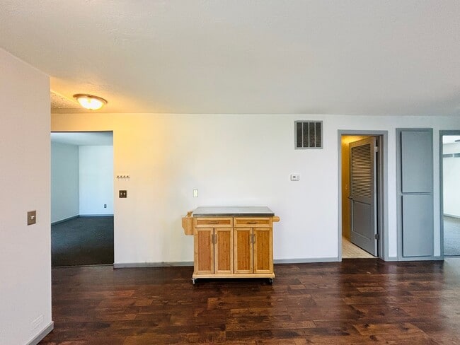 Building Photo - 333 E 4500 S