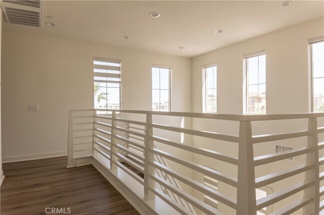 Building Photo - 35963 Bertain Dr