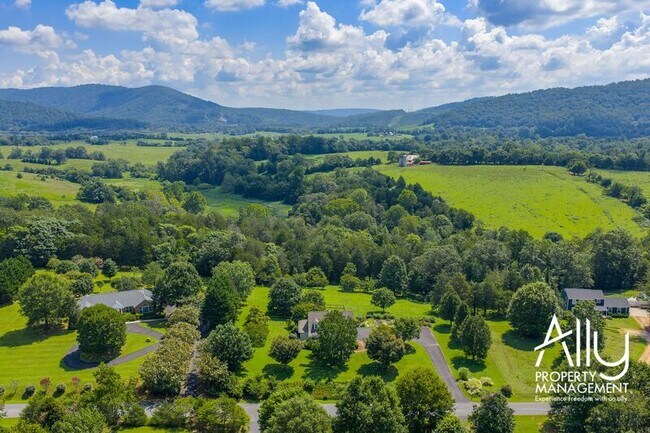 Building Photo - 2733 Southern Hills Ct