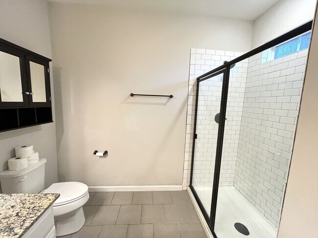 Building Photo - Stylish 3-Bed Home with Bonus Room & Private Backyard