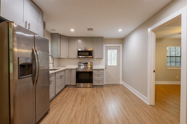 Building Photo - 12028 Cedar Ln