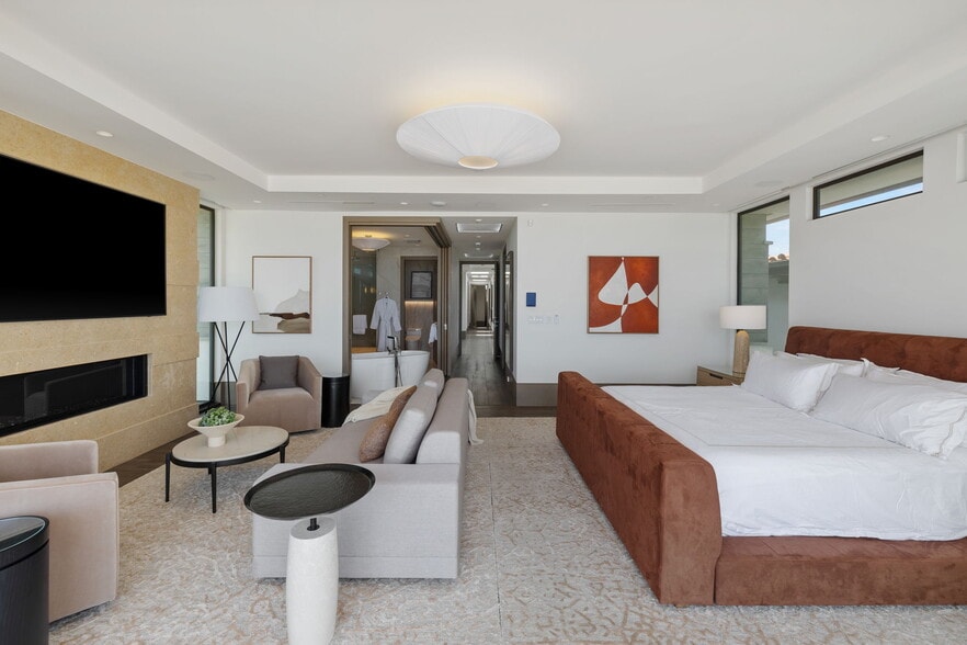 Building Photo - 716 The Strand