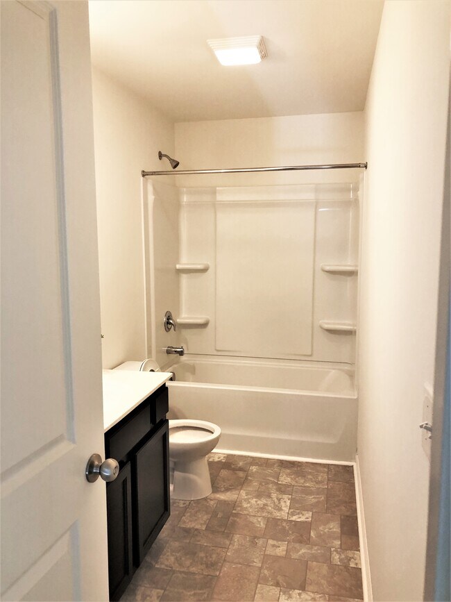 Upstairs full bath - 113 Brookshire Ln