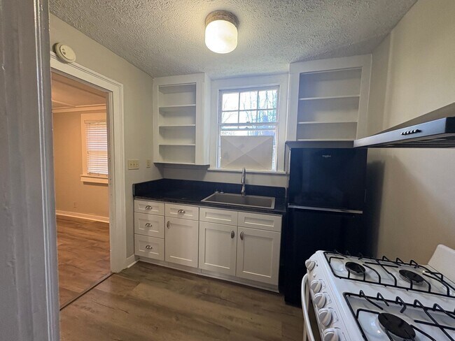 Building Photo - 1020 Adams St