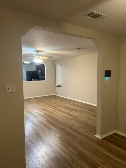 Building Photo - 3200 John Porter Dr
