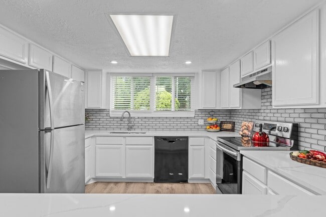 Primary Photo - 13702 Towne W Blvd