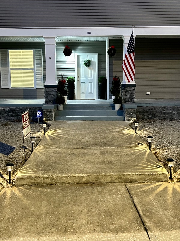 Building Photo - 404 E 18th St