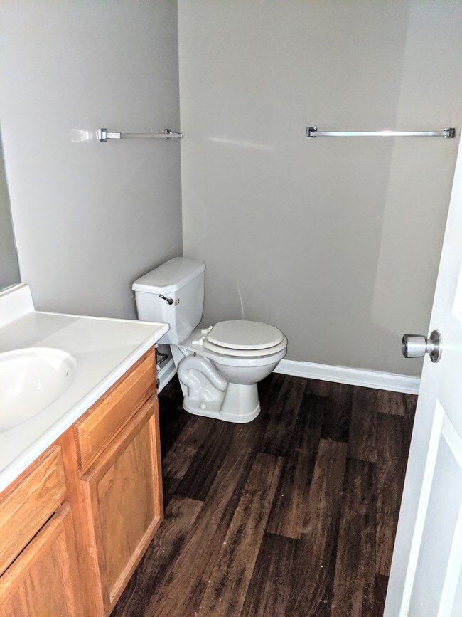 Fieldstone at Frankfort 980 Leawood Sq Frankfort KY 40601 Apartment