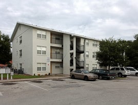 Building Photo - Lake Jennie 2