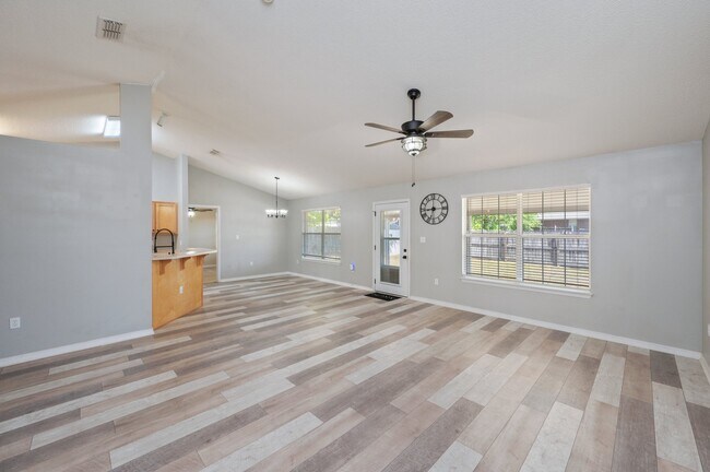 Building Photo - 208 Citadel Ln