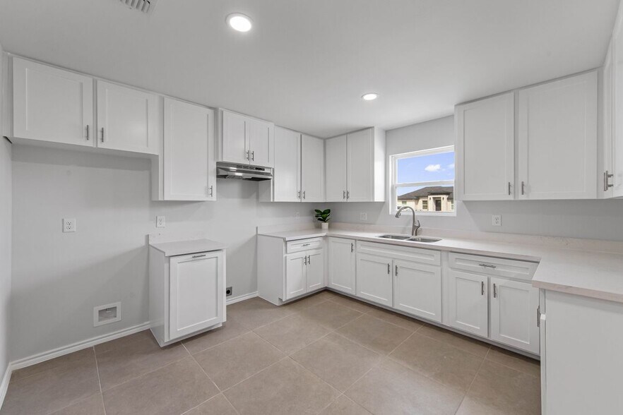 Building Photo - 664 Marrs Ave