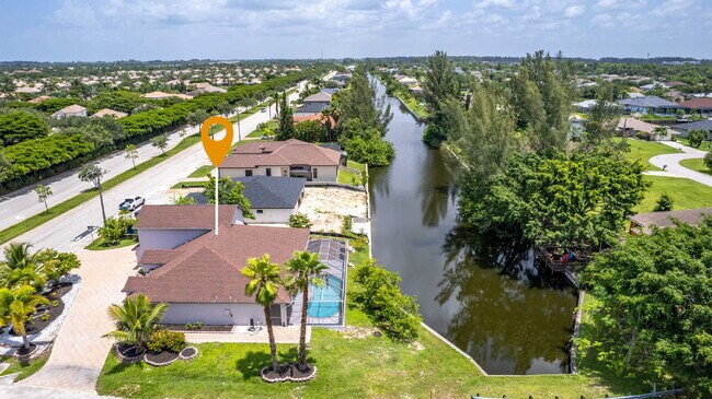 Building Photo - 2211 Surfside Blvd
