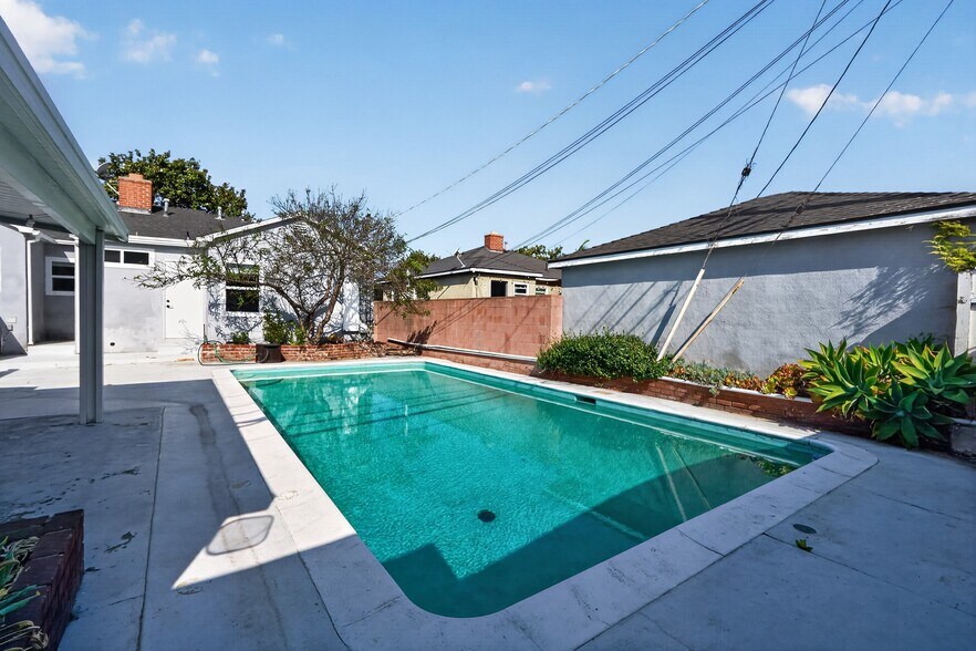 Building Photo - 7742 Dunbarton Ave