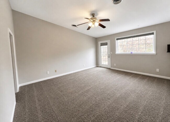 Building Photo - 1645 Baltimore Dr