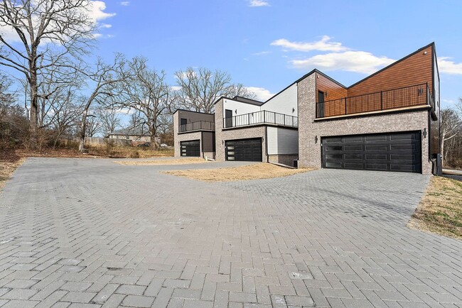 Building Photo - 491 S Happy Hollow Rd