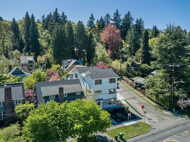 Building Photo - Montlake Townhome