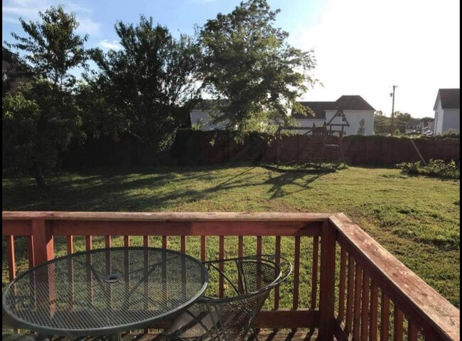 Building Photo - 321 Clearlake Dr
