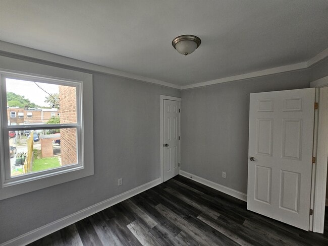 Building Photo - 6921 Holabird Ave