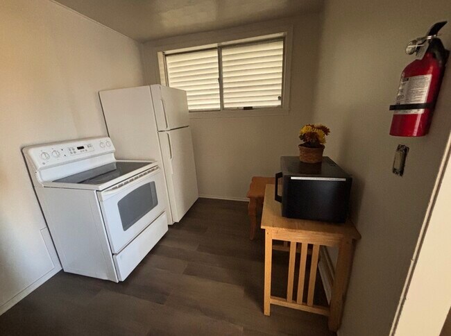 Building Photo - 928 Main St