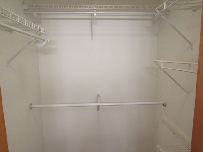 Building Photo - Huntington Ridge condo- one level!
