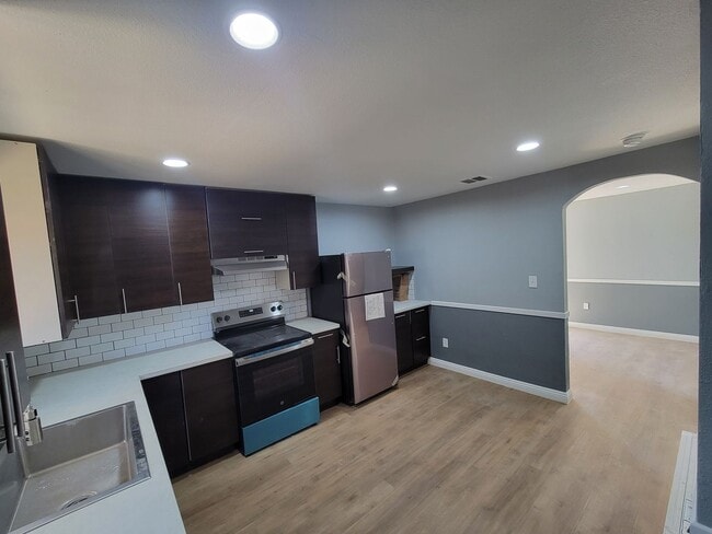 Building Photo - Beautifully Remodeled 5-Bedroom, 3-Bathroo...