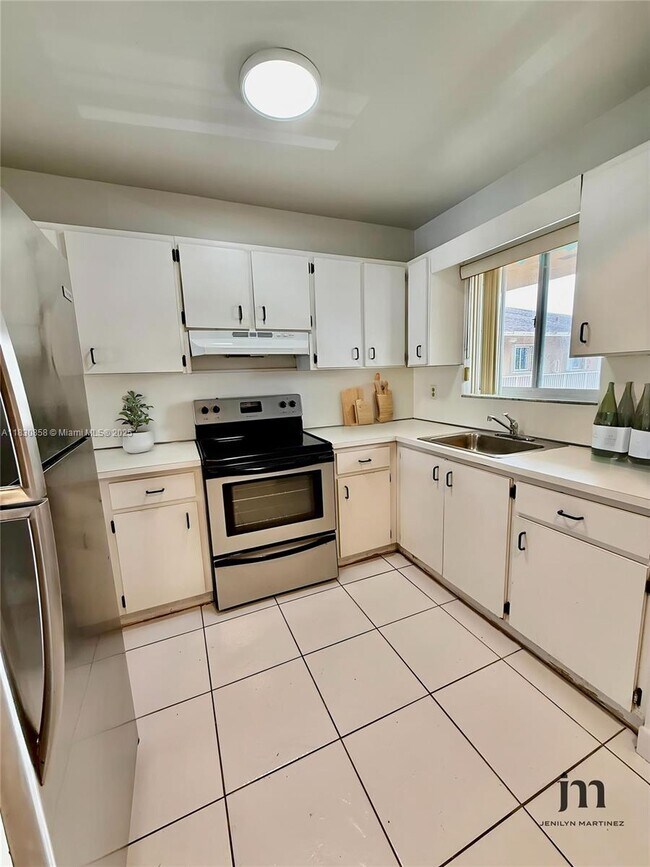 Building Photo - 3011 W 76th St