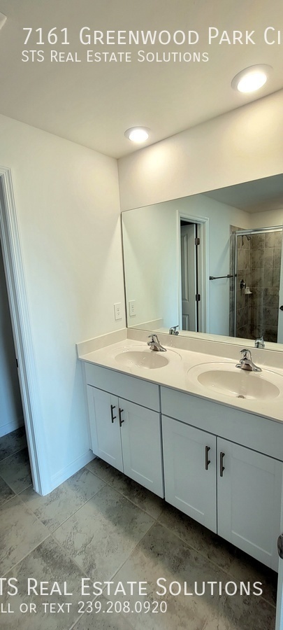 Building Photo - 7161 Greenwood Park Cir
