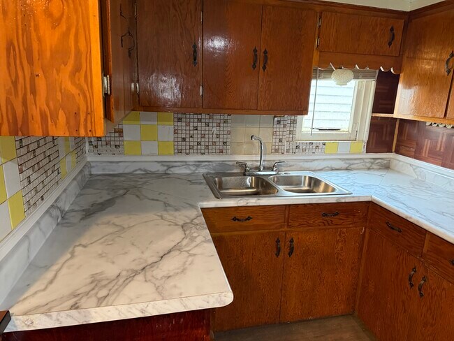 Building Photo - 933 Myrtle Ave