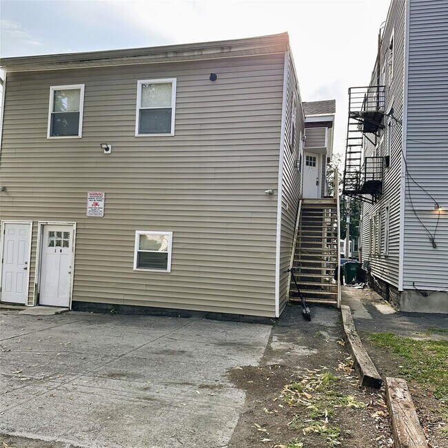 Building Photo - 43 N Clinton St