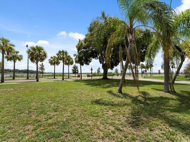 Building Photo - 600 Lakeshore Blvd