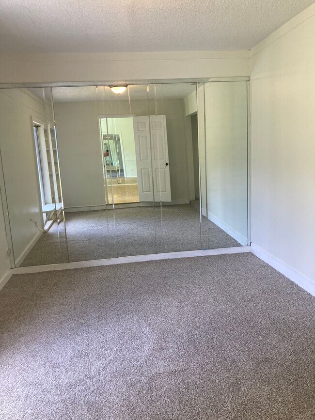 Building Photo - 2671 Bentley Dr