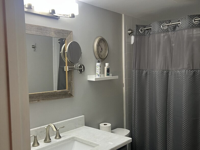 Building Photo - 51 W Blenkner St