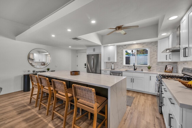 Building Photo - 47760 Eisenhower Dr