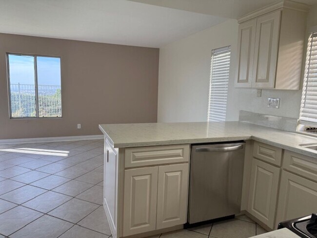 Building Photo - Spectacular view home in Anaheim Hills