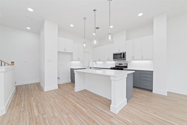 Building Photo - 2103 Holman St