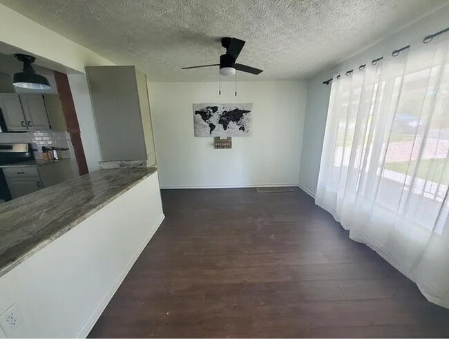 Building Photo - Cute 2 bedroom in South East Springfield