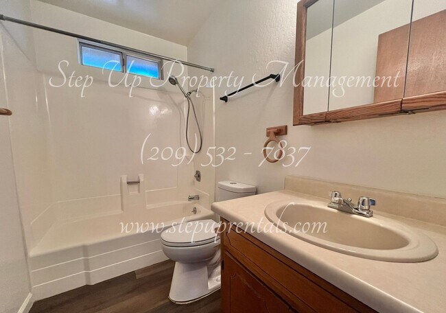 Building Photo - Charming 3-Bedroom Retreat with Modern Updates and Scenic Views in Ponderosa Hills