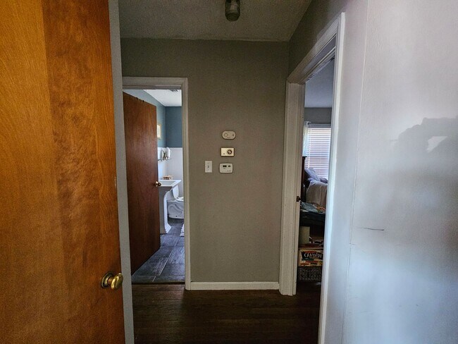 Building Photo - The Iris