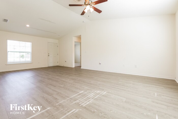 Building Photo - 3685 Parade Terrace