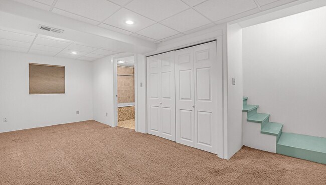 Building Photo - 3 Bedroom Home