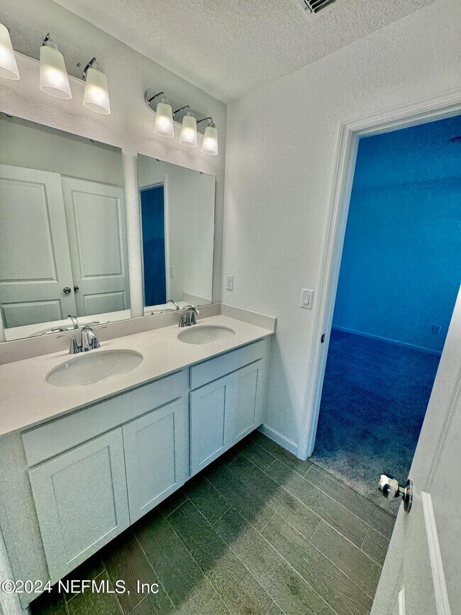 Building Photo - 9598 Giada Dr