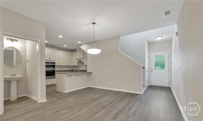 Building Photo - 20 Lower Creek Dr