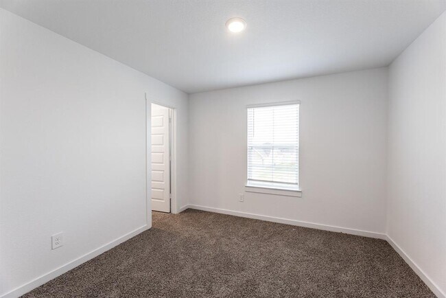 Building Photo - 31702 Whittis Hl Wy