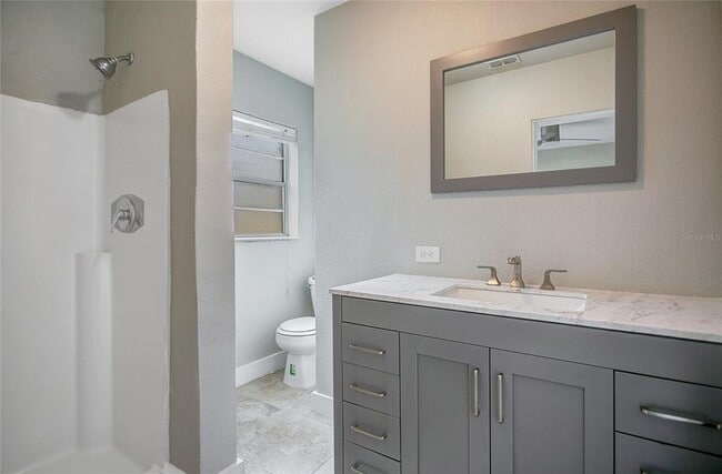 Building Photo - 541 N Capen Ave