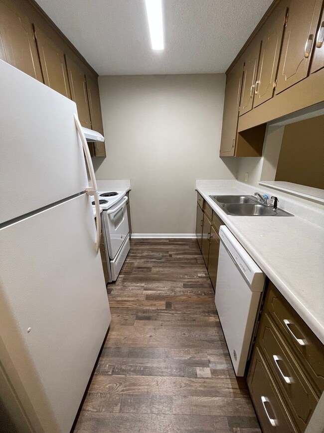 Building Photo - Rolling Acres