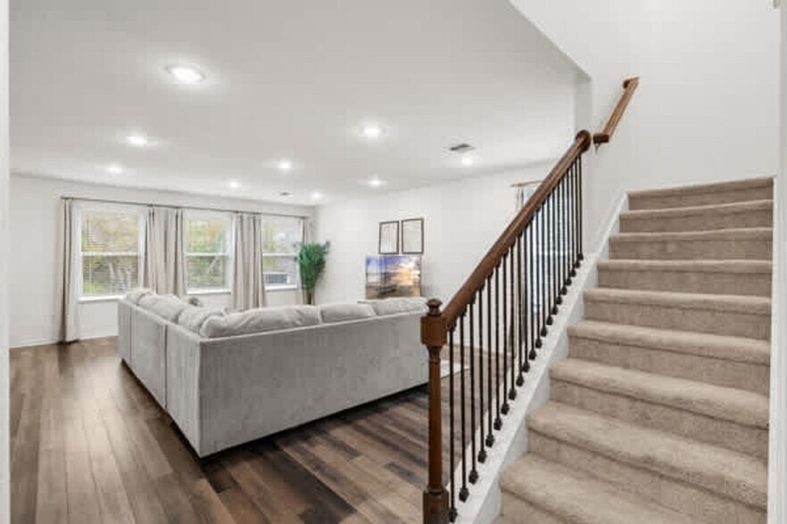 Building Photo - 14282 Coronado Dr