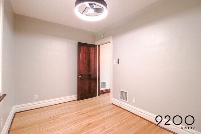 Building Photo - Newly Renovated 2Bed/1Bath in Charming Sou...